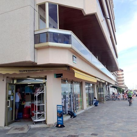 Acogedor Y Amplio Apartamento Familiar A Pie De Playa Calafell Bagian luar foto