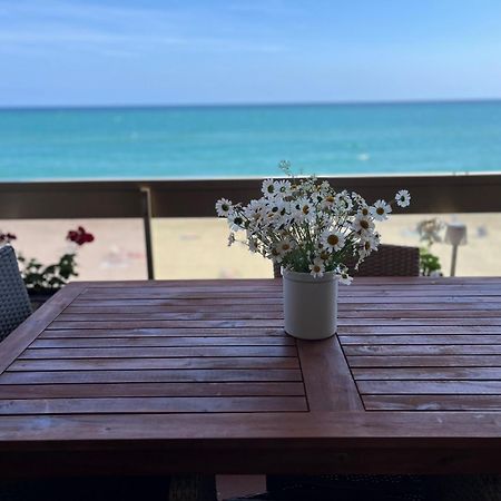 Acogedor Y Amplio Apartamento Familiar A Pie De Playa Calafell Bagian luar foto
