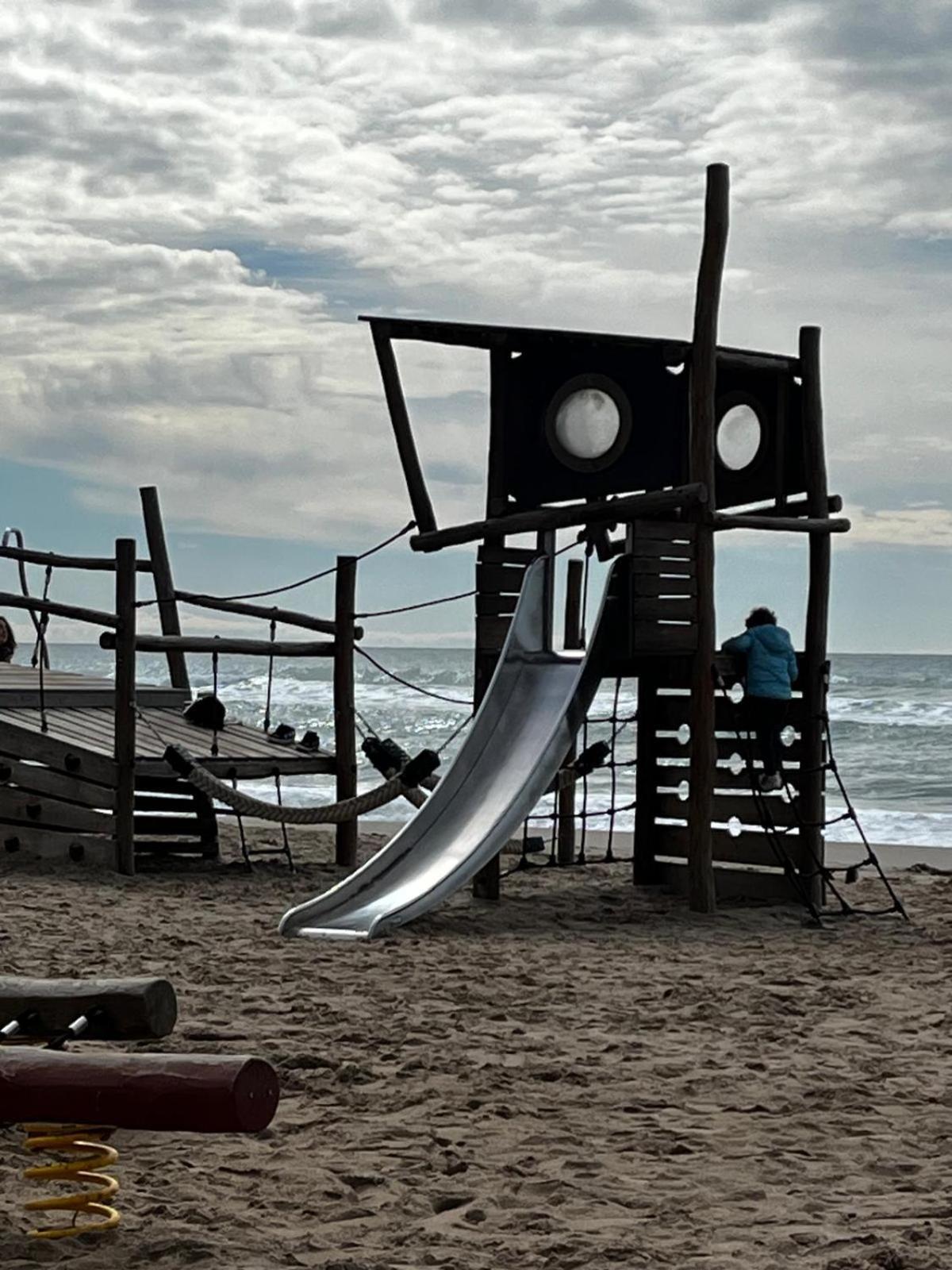 Acogedor Y Amplio Apartamento Familiar A Pie De Playa Calafell Bagian luar foto