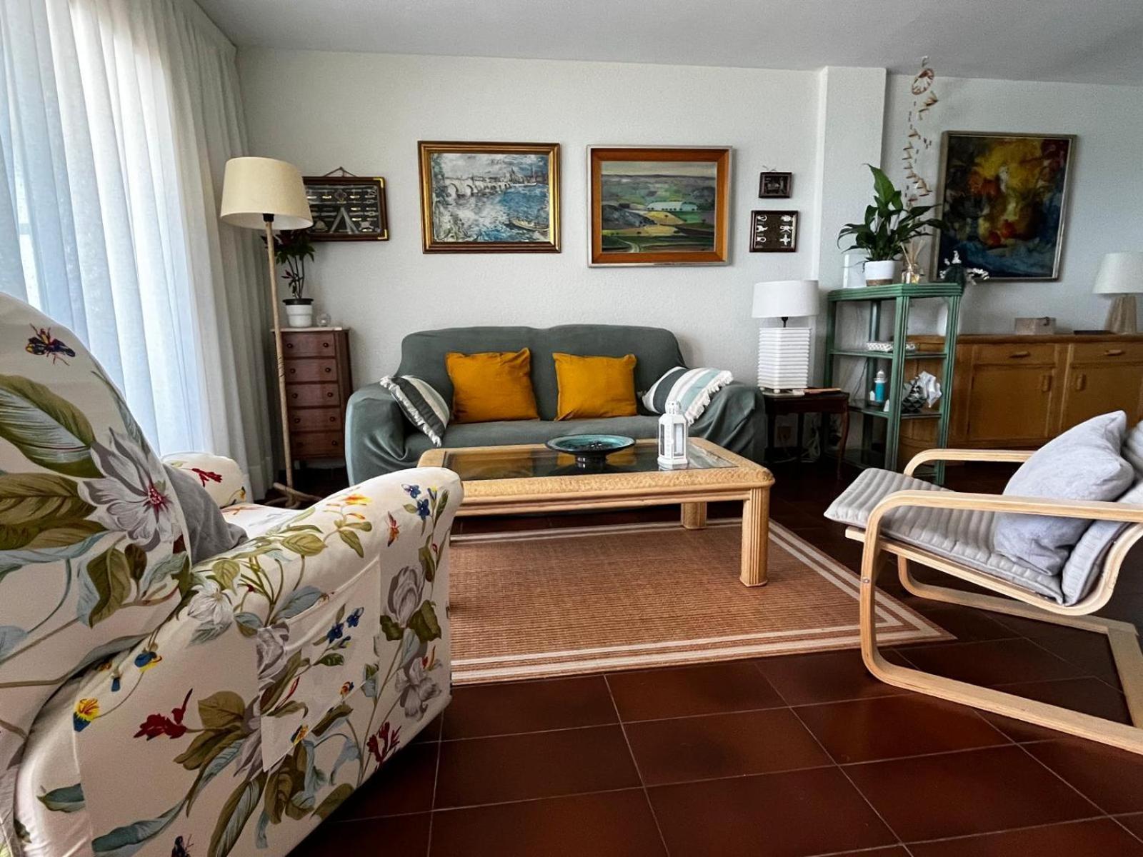 Acogedor Y Amplio Apartamento Familiar A Pie De Playa Calafell Bagian luar foto