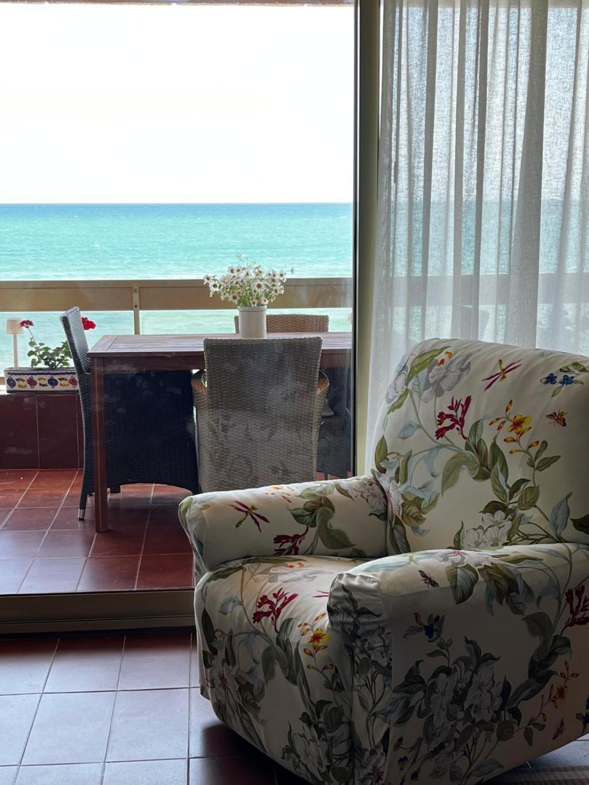 Acogedor Y Amplio Apartamento Familiar A Pie De Playa Calafell Bagian luar foto