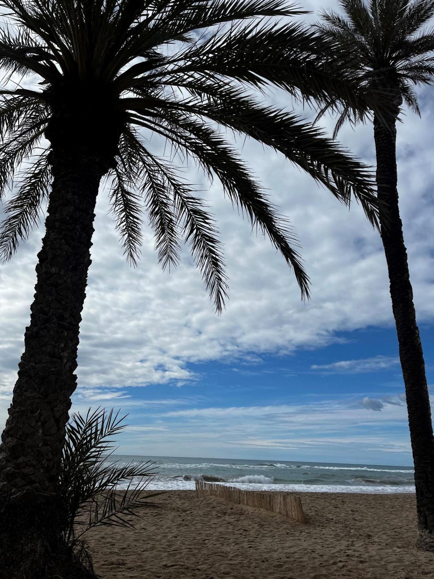 Acogedor Y Amplio Apartamento Familiar A Pie De Playa Calafell Bagian luar foto