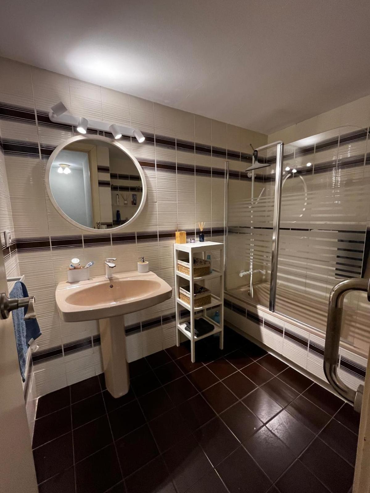 Acogedor Y Amplio Apartamento Familiar A Pie De Playa Calafell Bagian luar foto